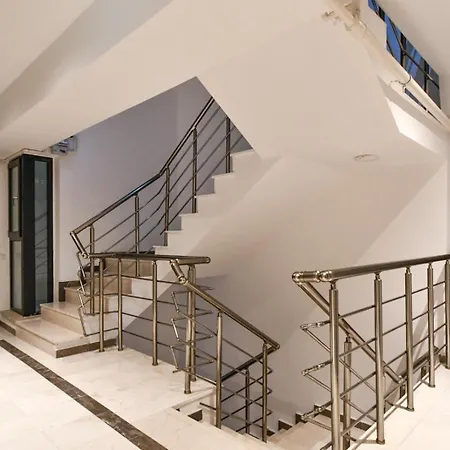 Apartment Paoni By Solid Butoaie
